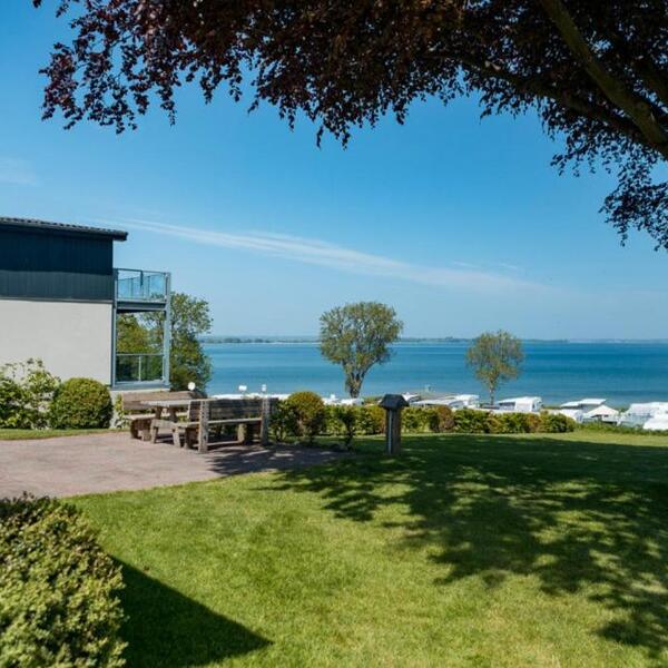 seitlicher Blick auf das Apartmenthaus