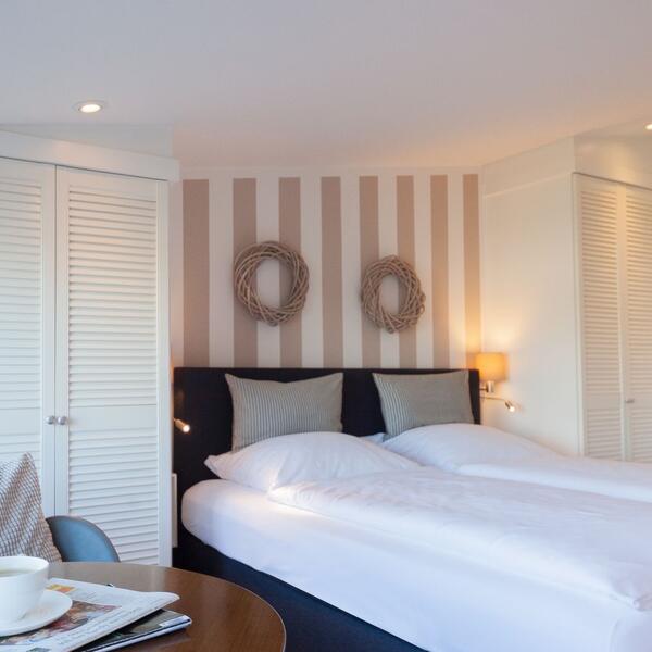 Schlafzimmer mit Boxspringbett