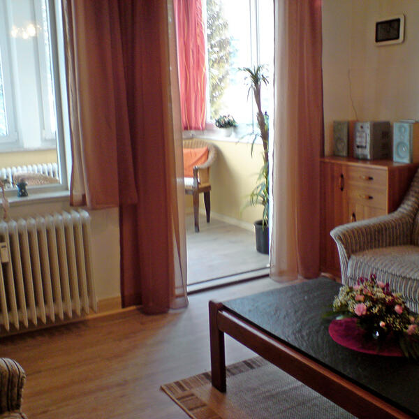 Pilz Wohnzimmer mit Loggia