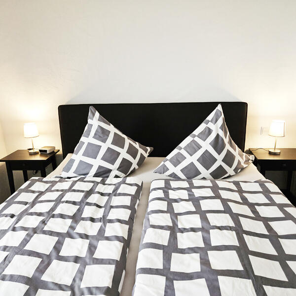 Schlafzimmer mit Doppelbett 180x200