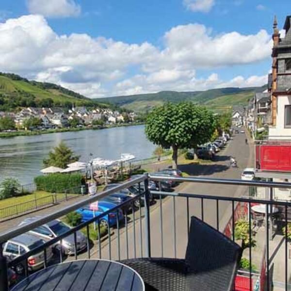 Ferienwohnungen Hallenbach Zell Mosel