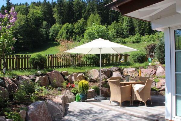 Ferienwohnung Rosengarten im Ferienhaus Carola