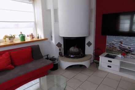 Ferienhaus Sweet Home Wohnzimmer mit Kamin